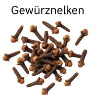 Quadratisches Zutatenbild mit Gewürznelken auf weißem Hintergrund, darüber der schwarze Schriftzug „Gewürznelken“ in klarer, moderner Schrift