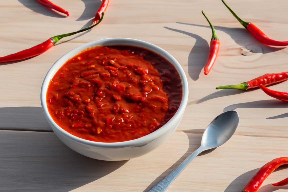 cayennepfeffer-sauce Würzige rote Sauce mit Cayennepfeffer