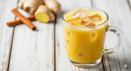 Iced Golden Milk Goldene Milch auf Eis